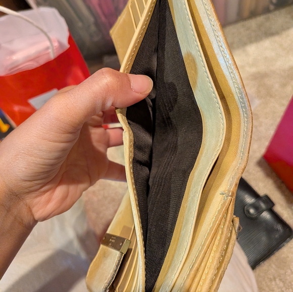 Gucci Beige and Brown Monogram Wallet - Picture 10 of 12